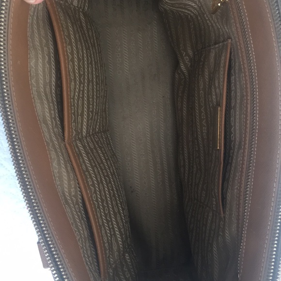 Prada Saffiano - Picture 3 of 6